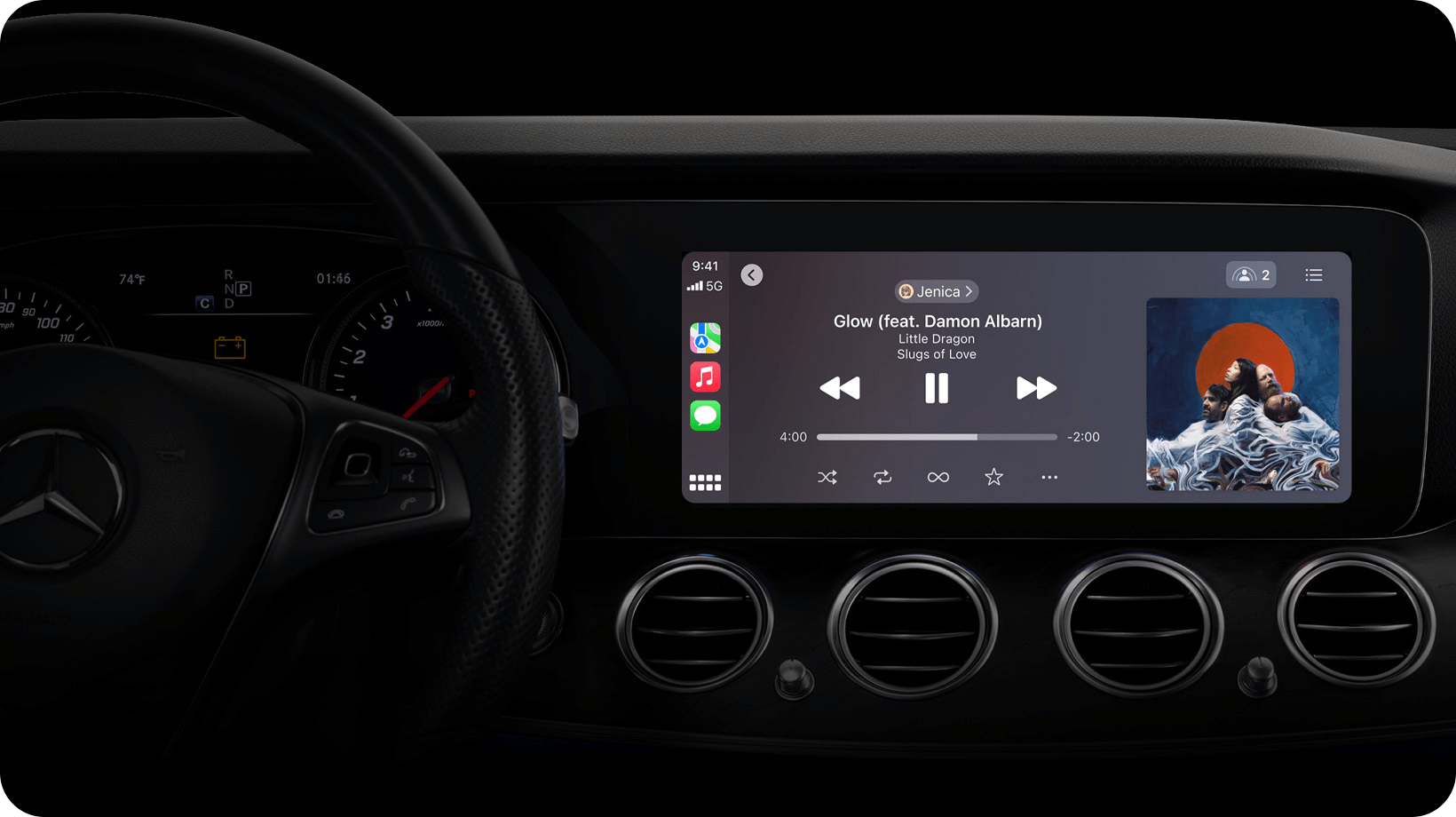 اگر خودروی شما از Car Play پشتیبانی می کند، با خرید اپل موزیک دنیای موسیقی روی خودرو شما قرار می گیرد. فقط کافیه از دستیار سیری اپل بخواهید موزیک مورد علاقه شما را پخش کند.